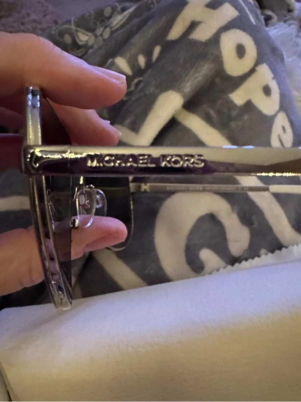 EUC Michael Kors Women's Chelsea aviator sunglasses (model MK5004)